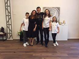 Find the perfect hasan salihamidzic stock photos and editorial news pictures from getty images. Hasan Salihamidzic Privat So Kam Der Bayern Sportdirektor Vom Fussball Zum Yoga News De