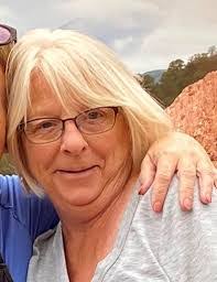 Leila Morton's Instagram, Twitter & Facebook