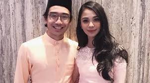 Suara anak tengah pyo atilasadam musikalisasi puisi. Ye Kami Tengah Kenal Anak Datuk K Akhirnya Akui Bercinta Dengan Instafamous Kisah Dunia
