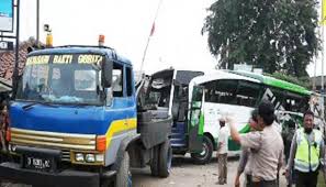 New hino bus premium po. 22 Penumpang Bus Po Haryanto Terluka Tribun Medan