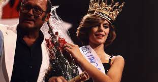 Mindenesetre a német lap szerint csillának nem ez volt az első öngyilkossági kísérlete. Ma 35 Eve Hogy Elhunyt A Magyar Szepsegkiralyno Molnar Csilla 168 Hu