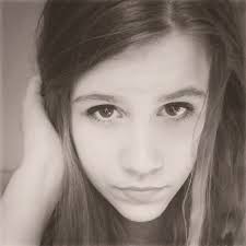 Tamara Stoffel's Instagram, Twitter & Facebook