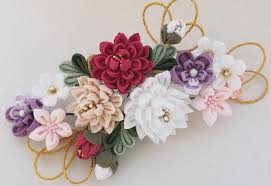 つまみ細工でバラの横長コーム の画像 つまみ細工 花ちりめん flower crafts fabric flowers kanzashi flowers