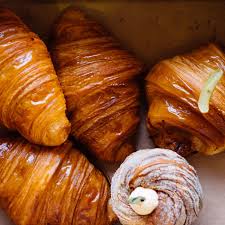 Lune Croissanterie Share The Right Way To Eat Croissants