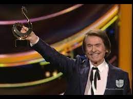 Raphael recibe el Premio Lo Nuestro "A La Excelecia" 2020 - YouTube