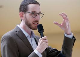 Feines kalb umhüllt von einer soufflierten panier so schmeckt der klassiker der wiener küche am besten. Sen Scott Wiener Makes Changes To Controversial Housing Bill