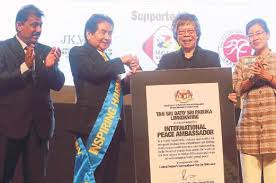Tan sri professor lim kok wing is giving the lead in education to transformational leadership. Beauty Of Reaching Out