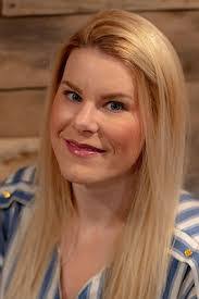 Anne Kahn's Instagram, Twitter & Facebook