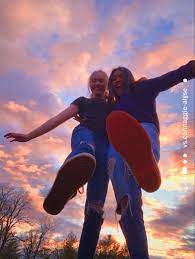 Bff Sunset Picture Friendship Photoshoot Friend Poses Photography Best Friend Pictures Photo Shoots Fall