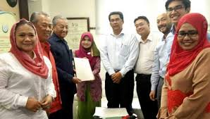 Ini adalah kenyataan setiausaha agung parti pribumi bersatu malaysia (bersatu), semalam selepas bermesyuarat. Ros Serah Sijil Kelulusan Pendaftaran Parti Ppbm Mynewshub