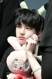 His height is 1.78 m and weight is 65 kg. Hyunjin Stray Kids Foto 41248692 Fanpop Page 131