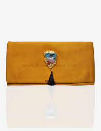Bolso de boquilla y cuentas color coral, de zara (29,95 euros). Pin En Bolsos Para Bodas