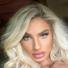 Hannah Star's Instagram, Twitter & Facebook