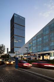 ‹con traje/sombrero› to wear sth 6 ( en exclamaciones). Andares Corporate Sordo Madaleno Arquitectos Archdaily