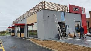 Porte nord | lidl aimerait s'agrandir mais le projet a eu un avis dé.favorable en cdac ce vendredi en effet un passage en commission est obligatoire à partir de 1000m2 celui de bruay fait 999m2 si la cdac émet un avis défavorable au projet, le maire ne peut délivrer le permis de construire. Article Similaire A Du Nouveau A La Porte Nord De Bruay La Buissiere Kfc Et Topdmark Prets A Ouvrir