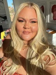 Alessia Gonzalez's Instagram, Twitter & Facebook