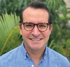 Barry Crozier's Instagram, Twitter & Facebook