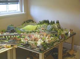 El Model I Smo Ferroviario Es Una Actividad Recreativa Para Toda La Familia Imitando Trenes Y Sus Diversos Model Train Table Model Train Layouts Model Trains