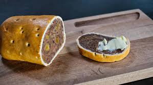 das birnenbrot braucht etwas zeit aber die arbeit lohnt sich das brot schmeckt super mit butter bestrichen in 2021 lebensmittel essen essen und trinken backideen