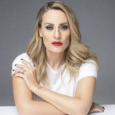 Ελεονωρα μελετη & γυναικεια μοδα. H Eleonwra Meleth Ebapse Ta Mallia Ths Kai Einai Pio Wraia Apo Pote Fay S Book