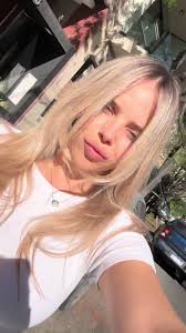 Transformación de cabello: Rubia teñida y auto-corte