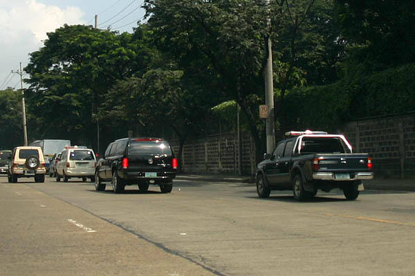 Image result for VIP Convoy in Manila traffic