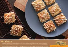 Biskut yang sedap dan crunchy ini sangat senang dibuat kerana tidak memerlukan acuan tetapi memerlukan banyak bahan. Dari Dunia Dapurku Resepi Biskut Raya Percuma Dari Buttercup Kue Kering Resep Kue