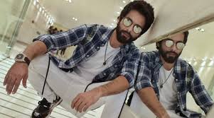 Batti Gul Meter Chalu Actor Shahid Kapoor On Getting Boxed As Chocolate Boy There Were No Options Entertainment News The Indian Express Director shree narayan singh's batti gul meter chalu (bgmc) is a film that talks about a very pertinent issue, a fundamental right and a basic amenity, which is often denied to the common man in various parts of our country. batti gul meter chalu actor shahid