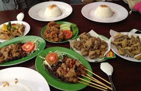 Beli makan di luar tentu merogoh kocek yang dalam, resep menu makan malam berikut ini bisa membuat kamu jadi lebih berhemat. Limakaki Lima Kuliner Di Kota Jogja Yang Cocok Dijadikan Sebagai Menu Sarapan