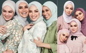 Bapanya, mohd noor berbangsa melayu, manakala ibunya, noor kartini noor mohamed merupakan kacukan pakistan dan arab. Comey Belako Semua Neelofa Muat Naik Video Bersama Sepupu Rupa Paras Cantik Buat Netizen Terpaku Gempak
