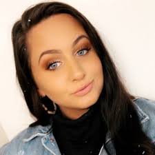 Claudia Dickerson's Instagram, Twitter & Facebook