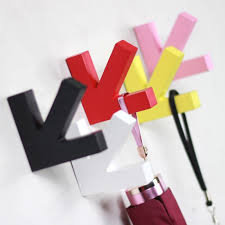 Ausgefallene Garderobenhaken Als Design Highlight Im Flur Garderobenhaken Garderobenhaken Design Und Design Fur Zuhause