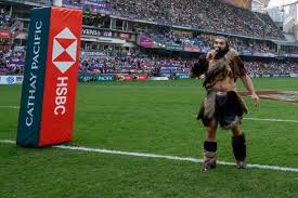 Il y revient plus tard à l'âge de 16 ans en suivant deux de ses amis au club de rugby de beauvallon 3, 7 à quelques kilomètres de valence. Sebastien Chabal Performs At Hong Kong Sevens Dressed As A Caveman