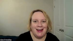 Lisa Crossley's Instagram, Twitter & Facebook