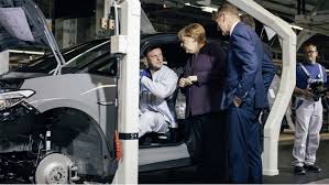 A worker finishes an id.3 electric car body on the assembly line during a press tour at the plant of german manufacturer volkswagen ag (vw) in zwickau, eastern germany, on february 25 2020. Produktionsstart Des Vw Id 3 In Zwickau Vw Macht Ernst Bei Elektroautos Cio De