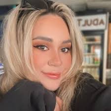 Cassandra Phelan's Instagram, Twitter & Facebook