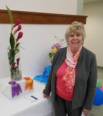 The Art And Mechanics Of Underwater Floral Design The Newtown Bee Floral training & certification program.