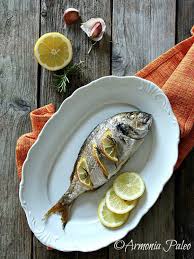 Il sorbetto al limone è dissetante, fresco e leggero, da gustare con piacere dopo pietanze a base di pesce e che entra di diritto nella gallery dei 30 dessert freddi perfetti per l'estate. Orate Al Forno Con Erbe Aromatiche E Limone