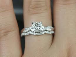White Gold Engagement Rings Prices In Pakistan Diamond Engagement Rings On Finger Engagemen Wedding Rings Engagement Wedding Rings Unique Wedding Rings Simple