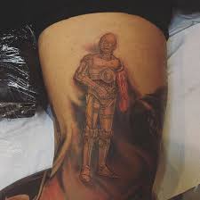 Detta är en traditionell stil för att designa robottatueringar av människor som är förtjust i robot och det visar framtiden för kommande årtionden. 50 Best Star Wars Tattoos Designs For Couples 2021