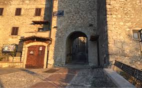 Il castello longhi si trova a fumone, piccolo paese della provincia di frosinone, nel lazio. Il Castello Di Fumone E Le Sue Storie Viaggideimesupi Com