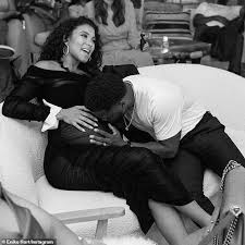 Born and raised in philadelphia, pennsylvania, hart began his career by winning several amateur comedy competitions at clubs throughout new england. Kevin Hart S Wife Eniko Gives Birth To Daughter Kaori Mai Aktuelle Boulevard Nachrichten Und Fotogalerien Zu Stars Sternchen