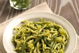 Primi piatti pasta al pesto di fagiolini, pomodorini e olive la pasta al pesto di fagiolini, pomodorini e olive è un primo piatto estivo semplice e sfizioso, ideale da gustare anche freddo. Pin Su Italian Cuisine
