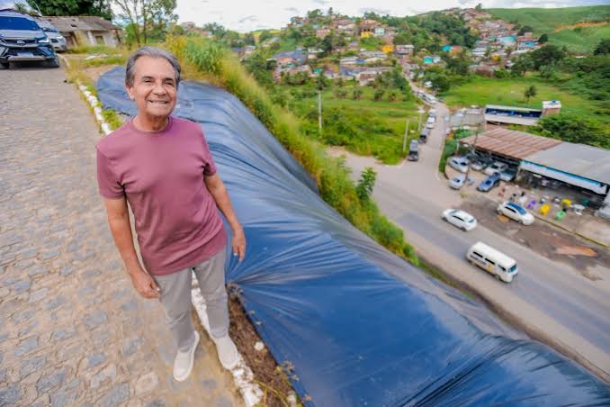 Prefeito Carlos Santana inicia maior obra de contenção de encostas da  história do Ipojuca - Blog do Elielson