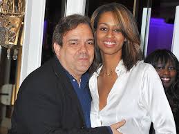 Aujourd'hui, il ne semble pas vraiment. Qui Est Marie Sandra La Femme De Didier Bourdon Photos Tele Star