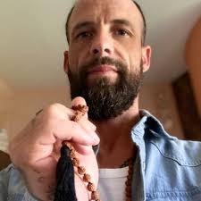 Daniel Schiffner-Wille (@MovingMulan)