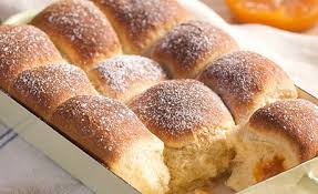 Brioche Allemande Buchty Buchteln Recettes Du Monde Recette Alimentation Pains A Hot Dog
