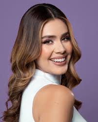 💜 El morado es elegancia, fuerza y cambio. Este 25 y 26 de enero vota por NAYELI  JIMÉNEZ y hagamos algo increíble juntos. Maquillaje: @makeup.karollpz  Fotografía: @jorgedelunaphoto #TeamMorado 💜