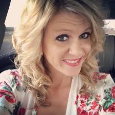 Lindsay Lakin's Instagram, Twitter & Facebook