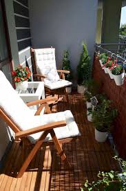 Small Patio Ideas And Tips For Decorating A Small Patio From Choosing And Arranging F Wohnung Balkon Garten Wohnung Mit Balkon Einrichten Kleines Balkon Dekor